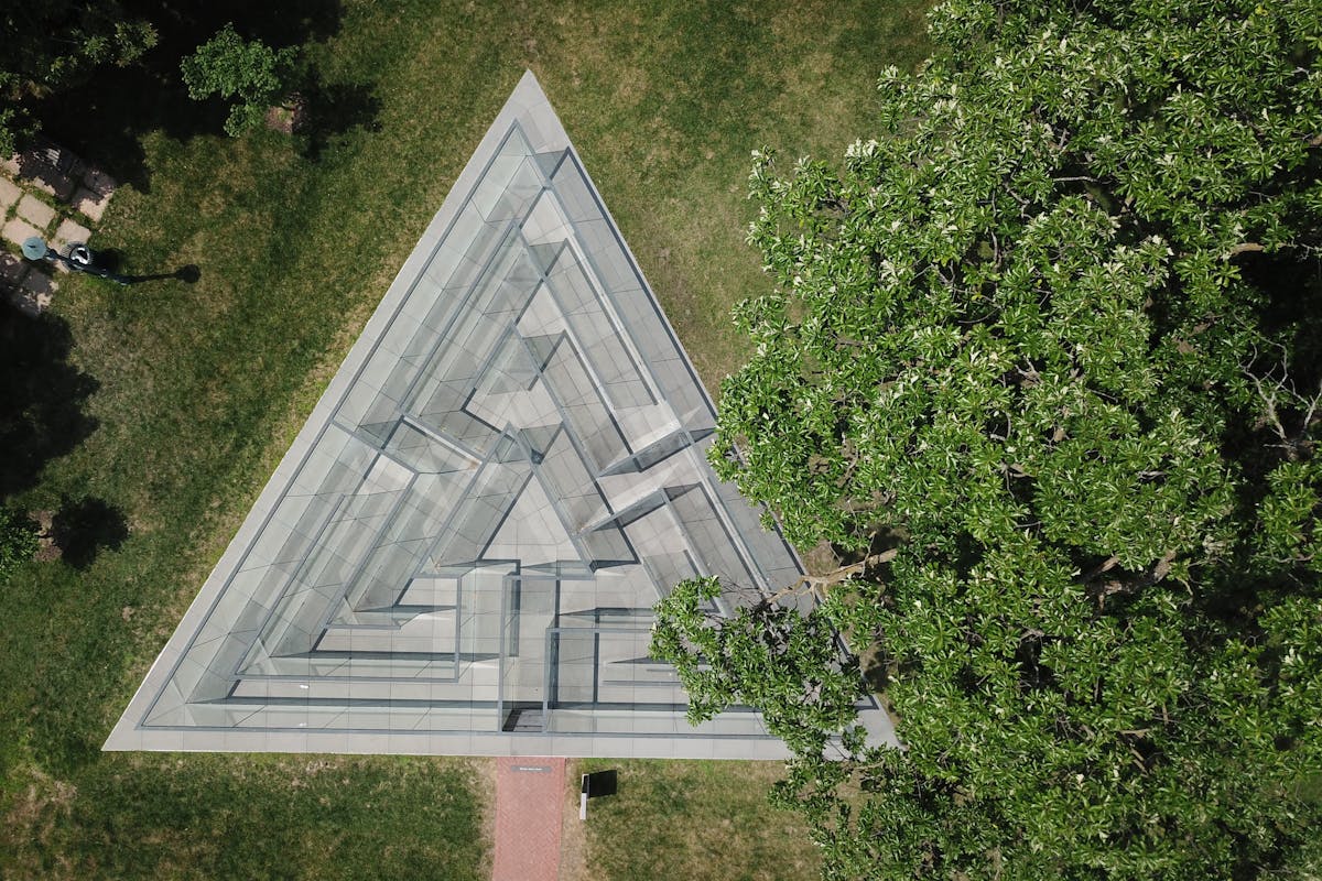 A triangle monument in Kansas City