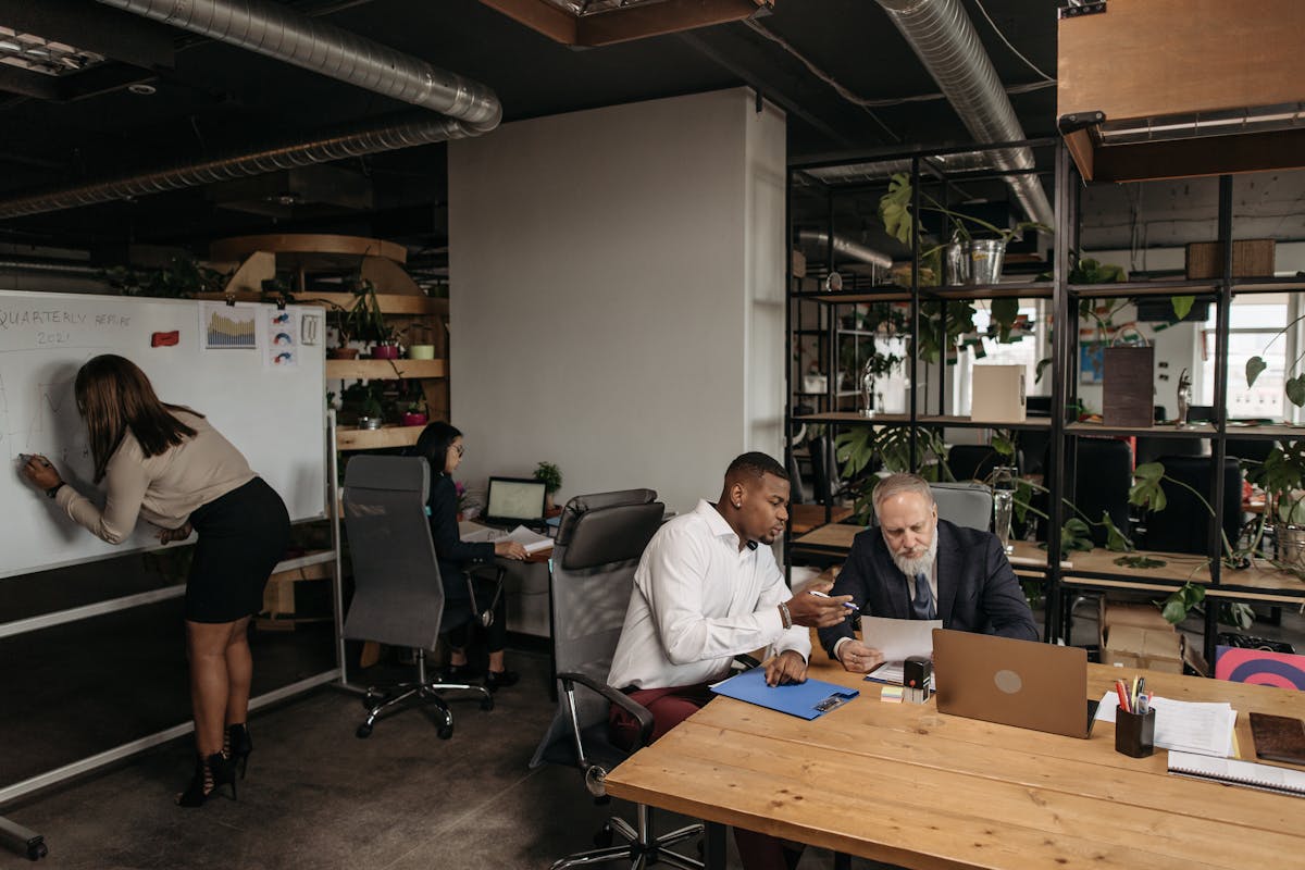 An office with a bunch of people working